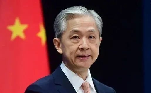 “黑客帝国”又编中国的瞎话，自己却活成了笑话