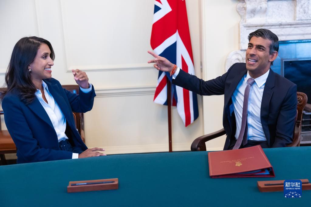 英国政府宣布国防大臣等职换人