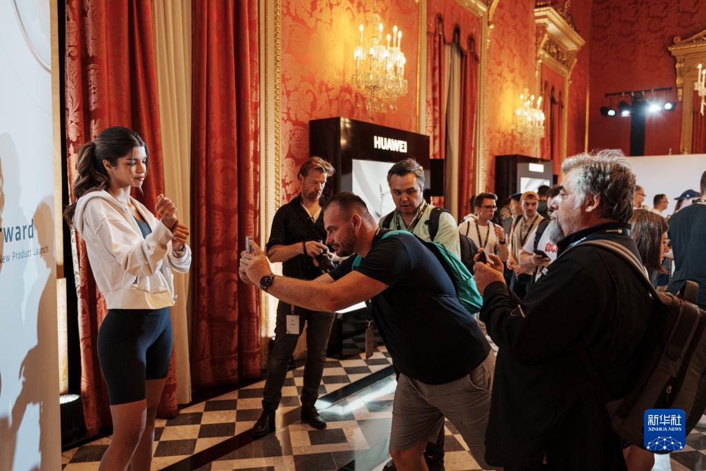 华为在西班牙巴塞罗那举行新品发布会