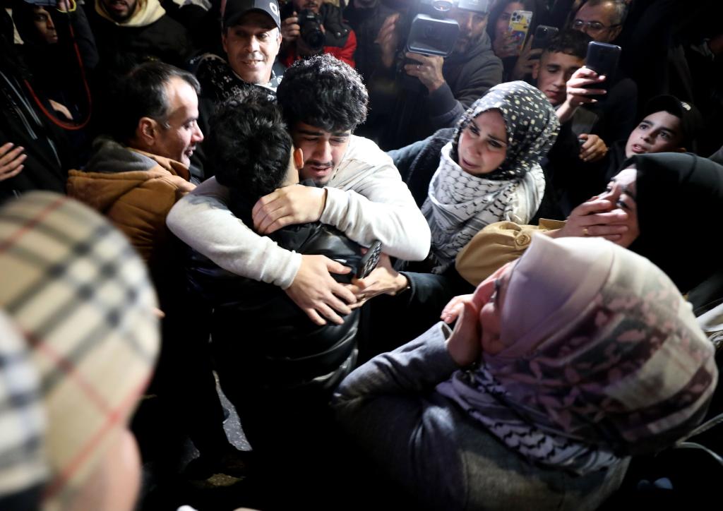 哈马斯和以色列分别释放第三批被扣押人员