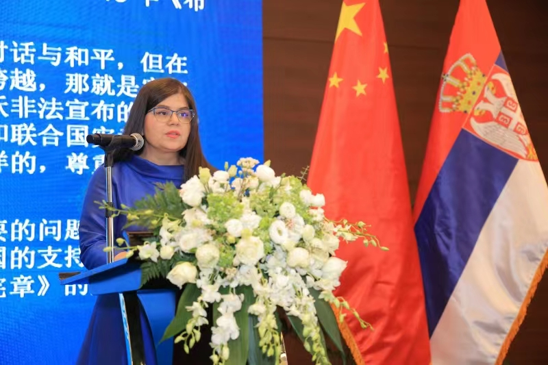 塞尔维亚驻华大使：透过中国两会发现更多机遇