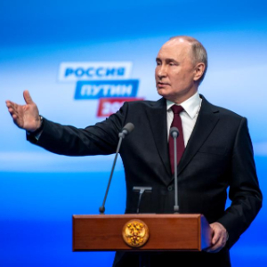 普京赢得俄总统选举 表示将继续推