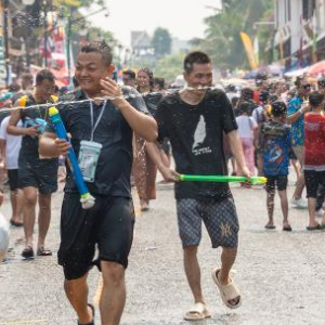 老挝琅勃拉邦庆祝泼水节-4月14