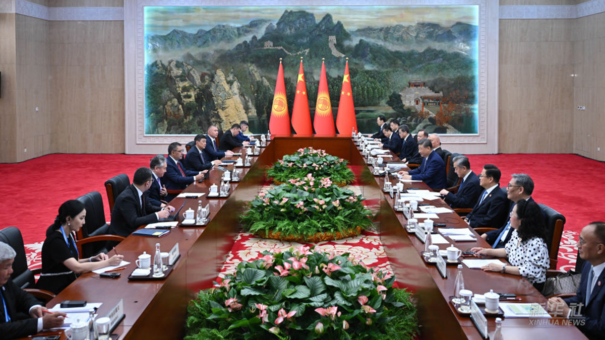 新华图讯｜习近平会见吉尔吉斯斯坦总统扎帕罗夫