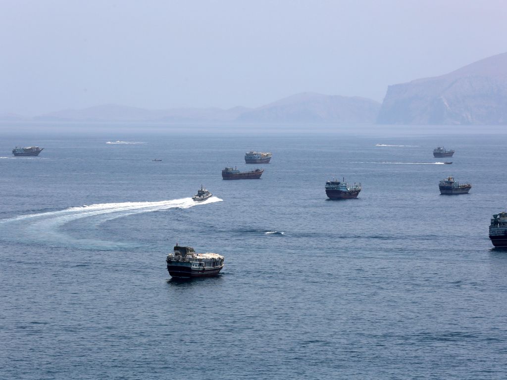 阿曼在霍尔木兹海峡开辟临时航道