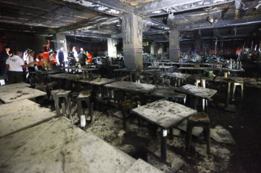泰国曼谷一啤酒餐厅发生火灾致27人死亡