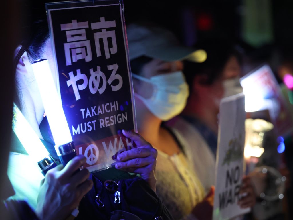 高市内阁支持率大跌12个百分点
