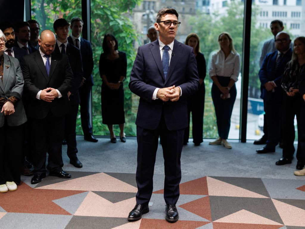 英国首相考虑调查爱泼斯坦在英活动