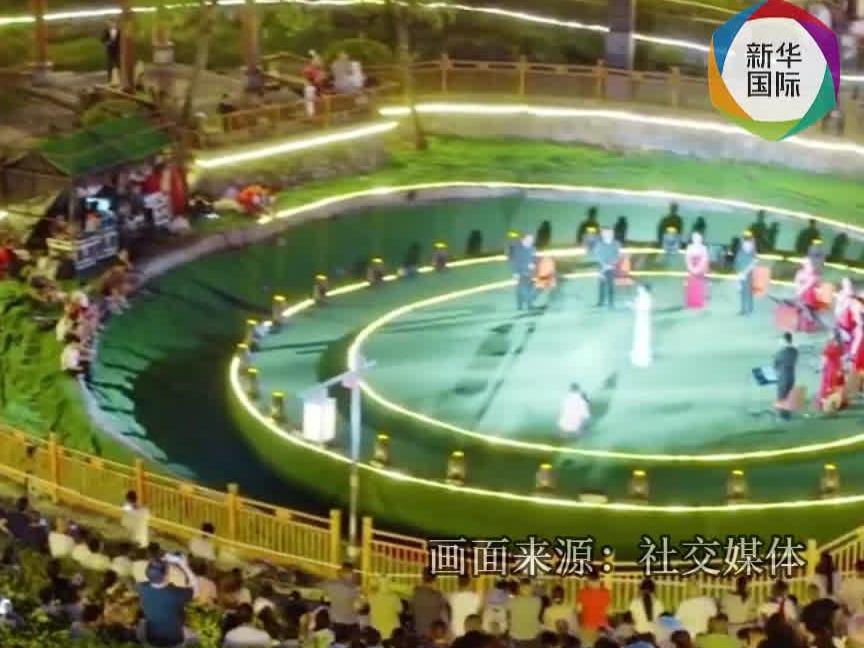 外交部发言人转发贵州梯田音乐会视频，海外网友赞叹