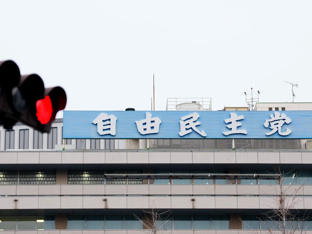 “进贡”丑闻发酵 日本自民党担忧影响选情