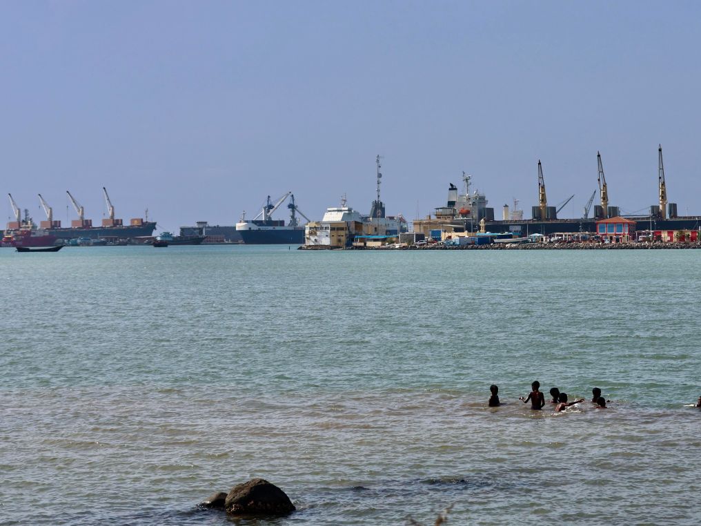 担忧曼德海峡航道 意大利考虑派海军护航