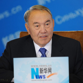 哈萨克斯坦总统通过新华网与网民交流