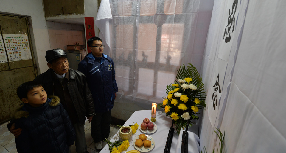 南京大屠杀幸存者家祭遇难亲人及同胞