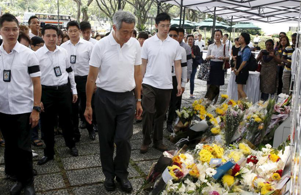 李显龙总统府外悼念新加坡前总理李光耀