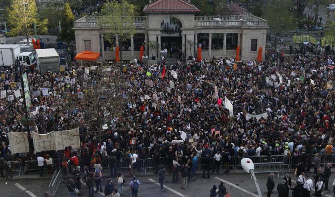 数千人增援美巴尔的摩示威 骚乱之火蔓延至纽约