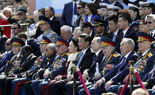 习近平出席俄罗斯纪念卫国战争胜利70周年庆典