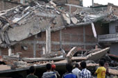 跨国连线：余震后在尼华人主动投入救灾