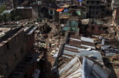 美救灾直升机尼泊尔坠毁 8人遗体全部“面目全非”