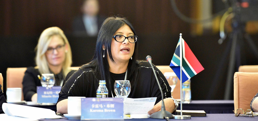 首届金砖国家媒体峰会共同主席布朗女士演讲