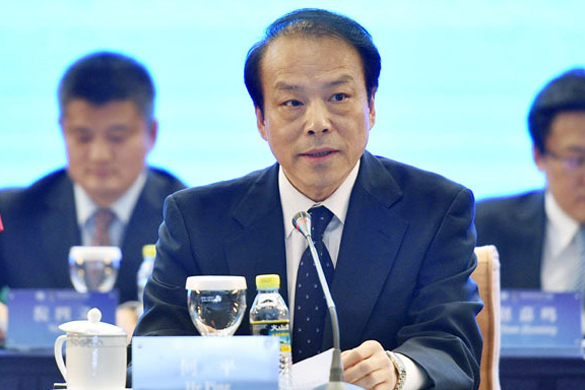 新华社总编辑何平宣布峰会论坛开始