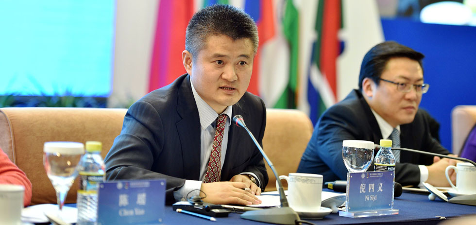 新华社总编室副主任倪四义主持议题