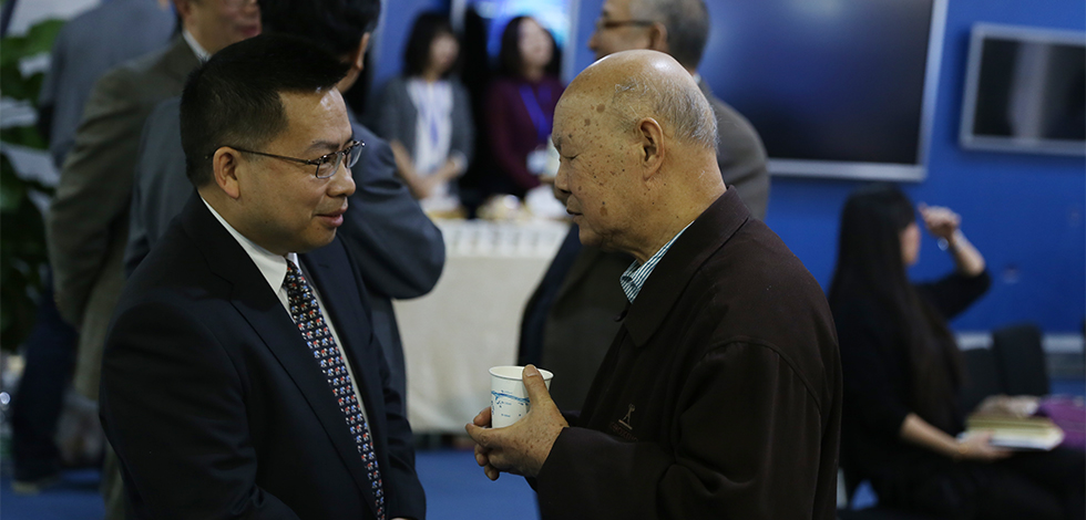 新华网第六届&ldquo;纵论天下&rdquo;国际问题研讨会嘉宾交流