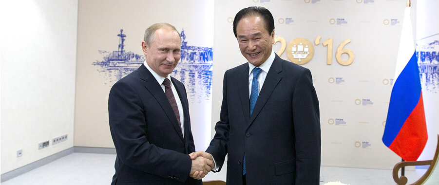 俄罗斯总统普京接受新华社社长独家专访