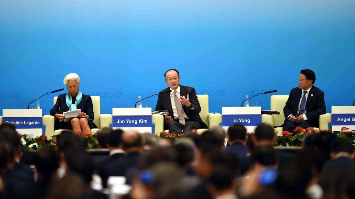 世界银行行长金墉在峰会上发言