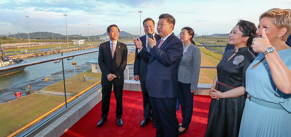 習近平和巴拿馬總統巴雷拉共同參觀巴拿馬運河新船閘