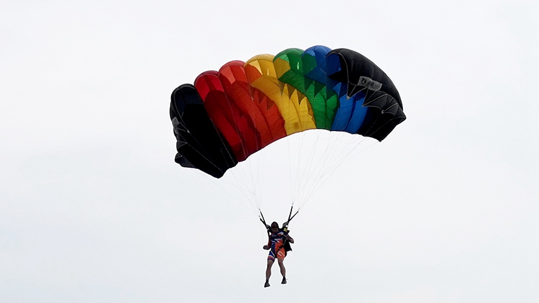 第七屆世界軍人運動會跳傘測試賽開賽
