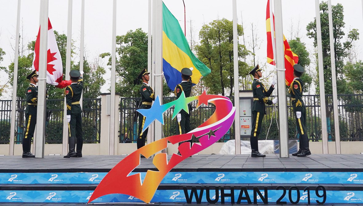 武漢軍運會軍運村舉行代表團升旗儀式
