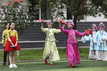 非遗入校园 假期亦快乐