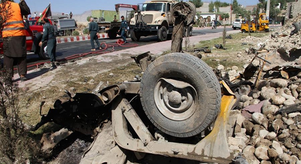 阿富汗發生汽車炸彈襲擊省長車隊事件 致36人死傷