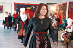 吉尔吉斯斯坦举行裙袍大赛