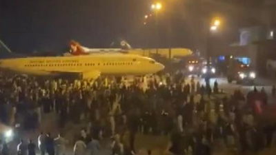 全球连线｜阿富汗：人群涌向机场 准备离开喀布尔