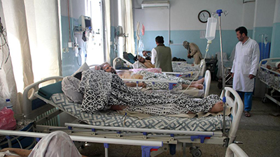 全球连线 | 喀布尔机场爆炸幸存者控诉美军开枪 白宫竟如此&ldquo;负责&rdquo;！