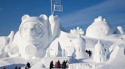 30米高的冰墩墩、巨型冰五环……冬奥元素扮靓冰城