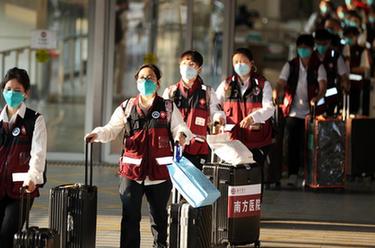 75名内地援港医疗队员抵达香港