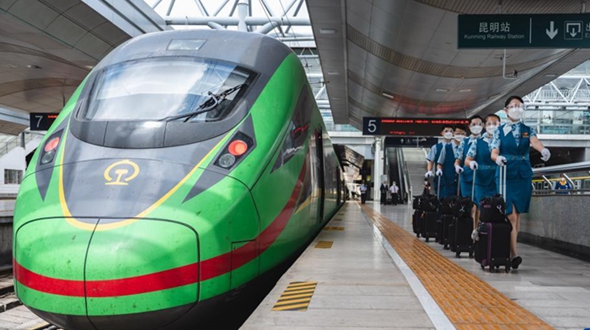 半岁的中老铁路，用中国标准造福世界