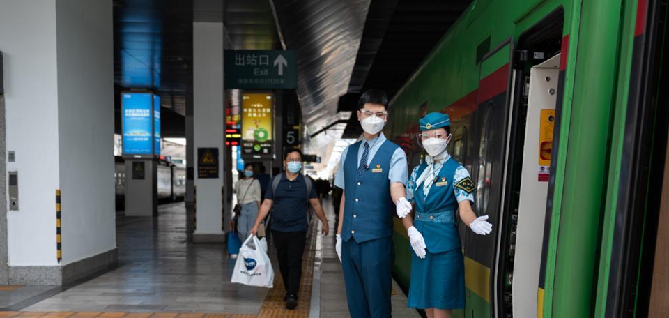 半岁的中老铁路，用中国标准造福世界