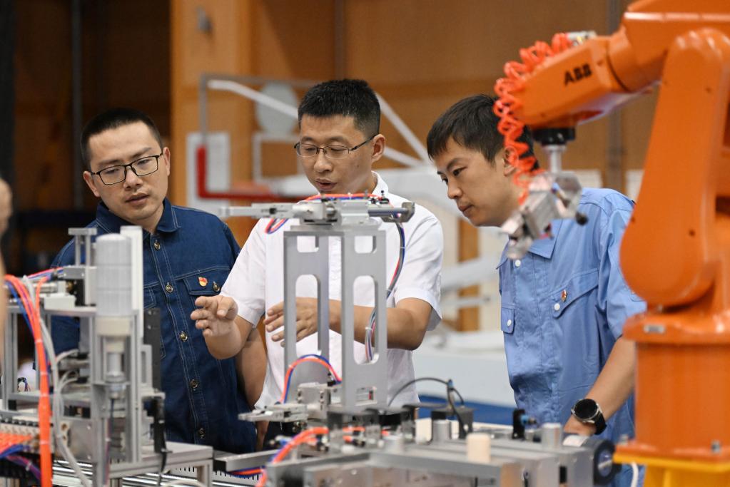 三代&ldquo;职教人&rdquo; 传承&ldquo;机电情&rdquo;