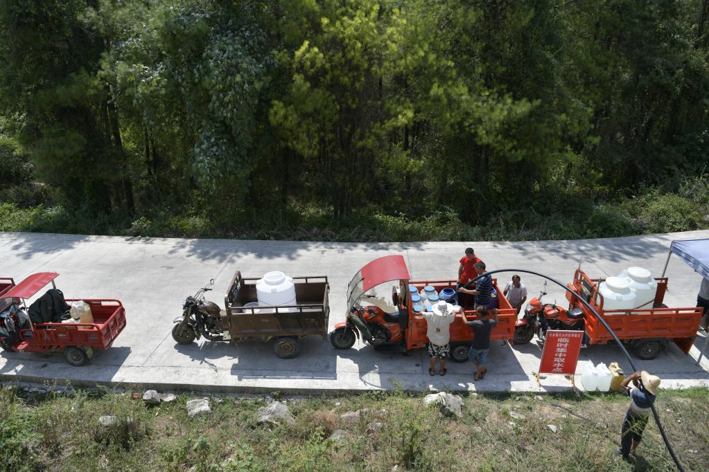 想方设法保障受灾地区生产生活&mdash;&mdash;贵州抗旱一线见闻
