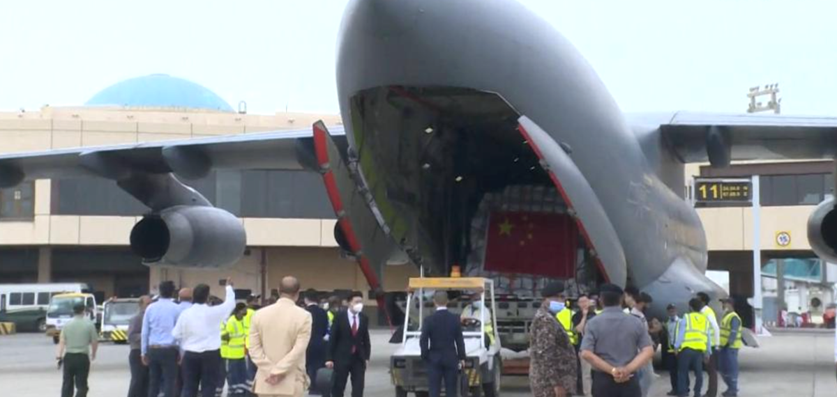 “中国飞机来了！”——巴基斯坦欢迎中国援助物资运抵卡拉奇