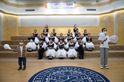 新华全媒+丨这一天，我们为爱而歌