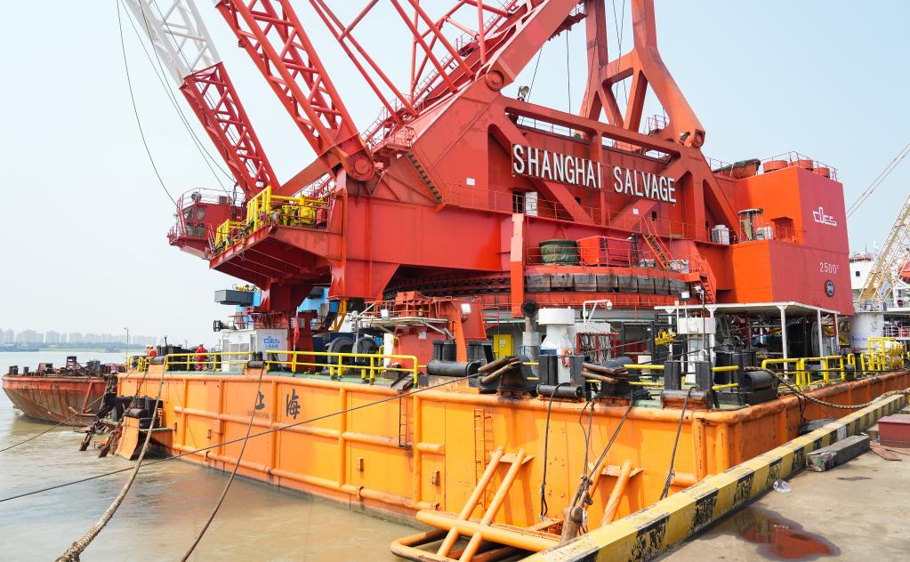 新华全媒＋丨“大力号”起航出海 打捞长江口二号古船