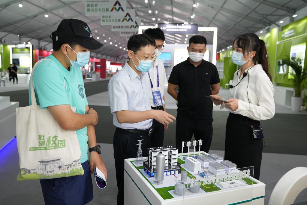 新华全媒+丨在&ldquo;双创周&rdquo;主题展上感受科技魅力