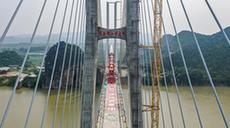 新华全媒+｜南玉铁路百合郁江特大桥合龙