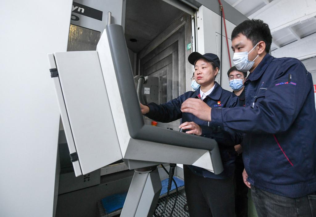 新华全媒+&middot;二十大代表在基层丨苗秀：为国家制造业发展输送业务精湛的高技能劳动者