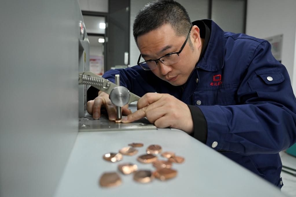 新华全媒+&middot;二十大代表在基层丨苏保信：深入钻研勇于创新 培养更多技能人才