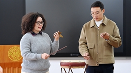 巴西姑娘鼓中说唱&ldquo;中国韵&rdquo;